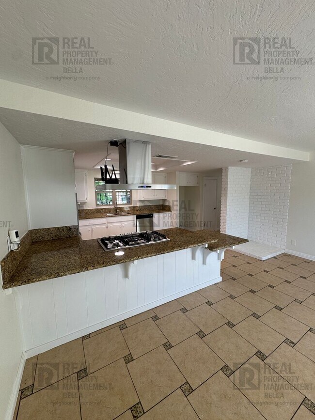 Building Photo - Spacious Single-Story 7-Bedroom Home with Open Layout & Abundant Natural Light