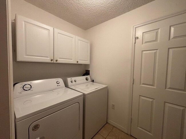 Building Photo - 1736 La Maderia Dr