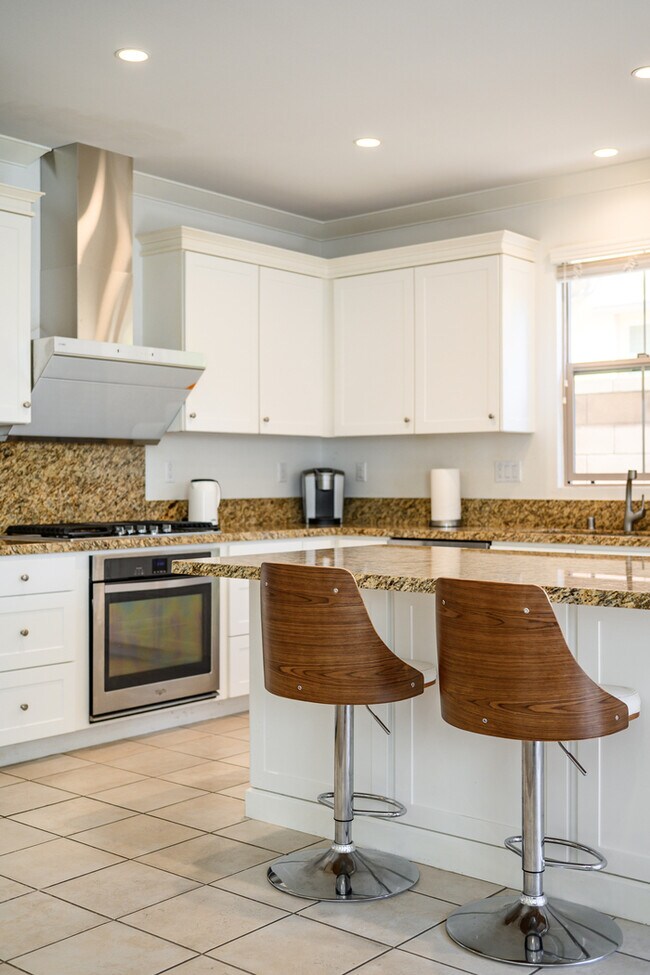 Building Photo - 110 Sugar Cane