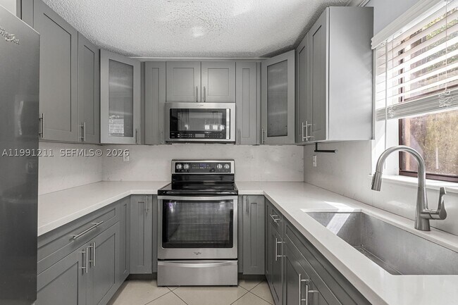 Building Photo - 6854 NW 173rd Dr