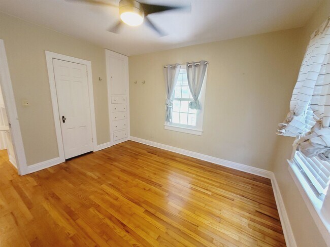 Building Photo - 608 Talaflo St