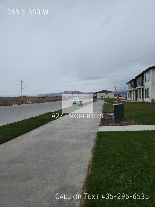 Building Photo - 968 S 850 W