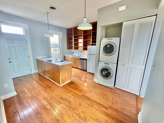 Building Photo - NuLu - Butchertown! Spacious 1BR in Historic District