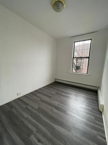 1697 JFK 2R - 1691 John F Kennedy Blvd