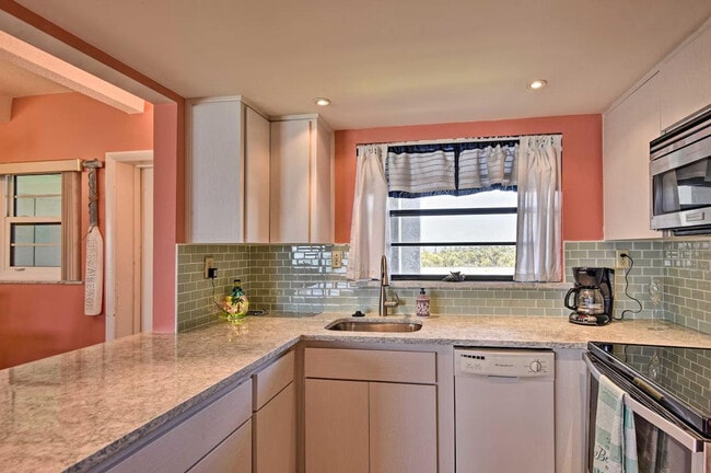 Building Photo - 4410 Jimmy Buffett Mem Hwy