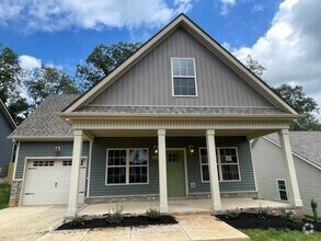 Building Photo - 3 Bedroom 2 Bathroom Home
