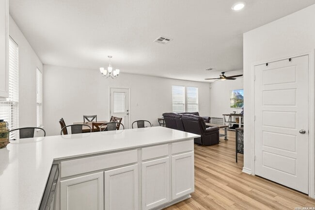 Building Photo - 355 Deer Crest Dr