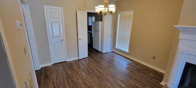 Building Photo - 22 River Run Dr