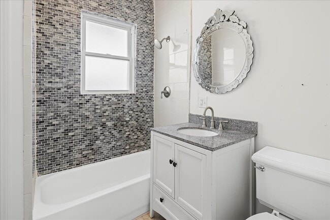 Building Photo - 2032 N Whipple St