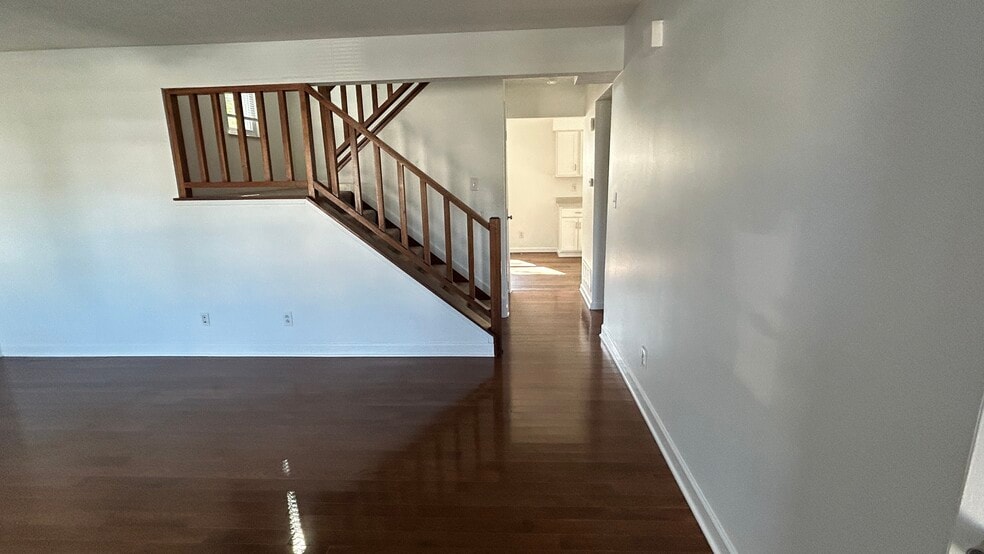 Building Photo - 4765 Drayton Rd