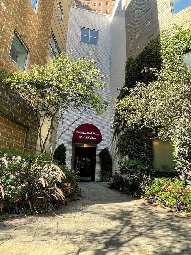 Building Photo - 40 E 9th St