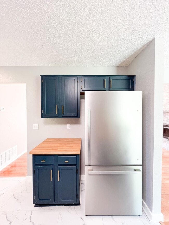 Building Photo - Available NOW!!!! This charming 2 story, 4...