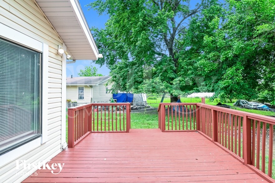 Building Photo - 3710 Woodman Dr
