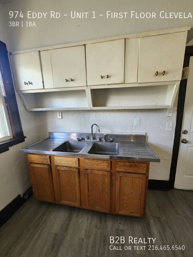 Building Photo - 974 Eddy Rd