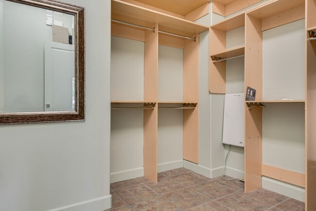 Building Photo - Luxury Summerlin Living in Gated Canyon Cr...