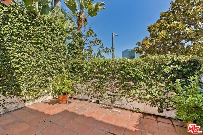 Building Photo - 1215 Edris Dr