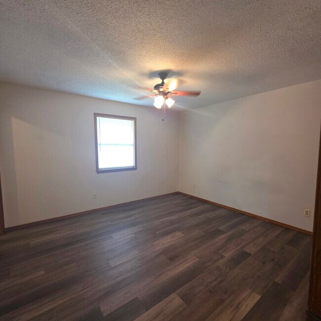 Building Photo - 3228 W Village Ln