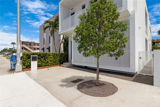 Building Photo - 4430 W Flagler St