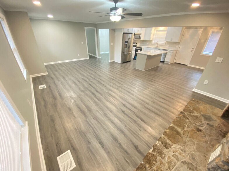 Primary Photo - 337 Hickory Dr