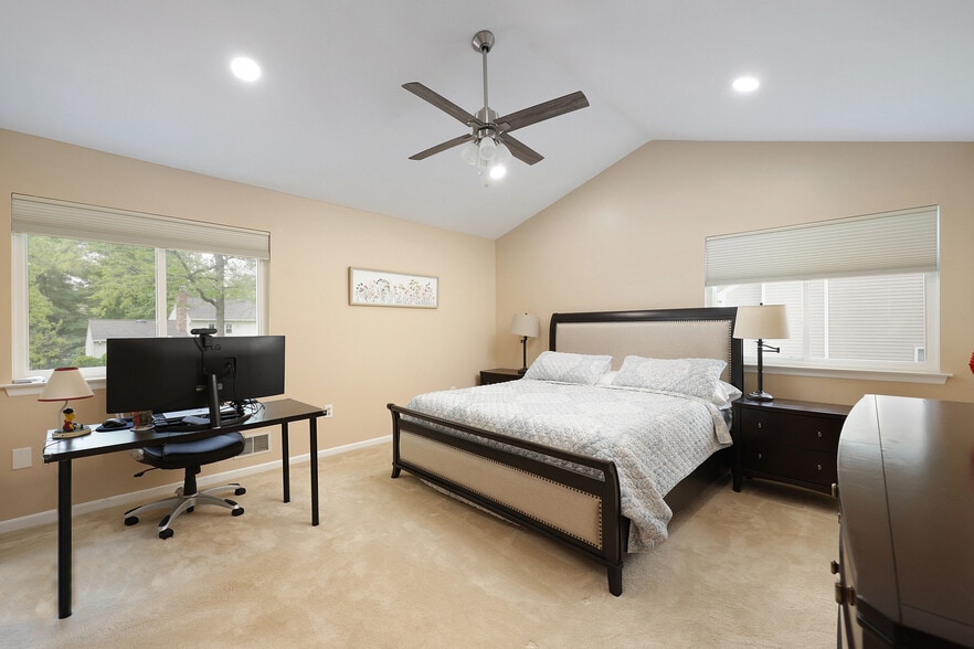 Building Photo - 160 Buttonwood Dr