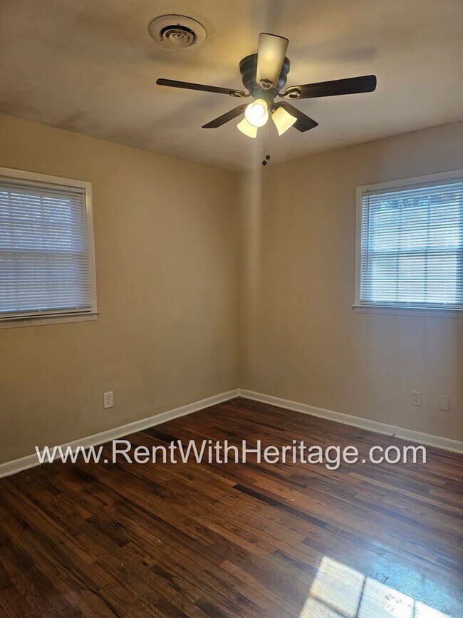 Building Photo - Great Brick Ranch / Harwood Floors / Huge Shop or Extra Storage / No Garage / Great Private Back ...