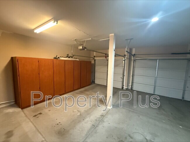 Building Photo - 8355 W Molly Ln