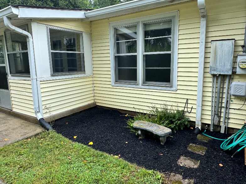 Building Photo - 432 Menees Ln