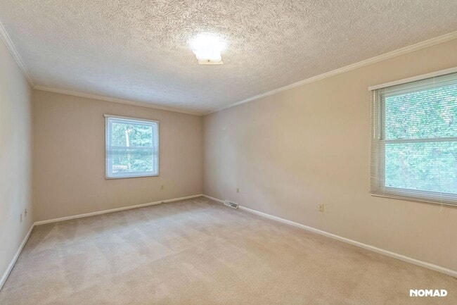 Building Photo - Spacious 4BR House in Asheville