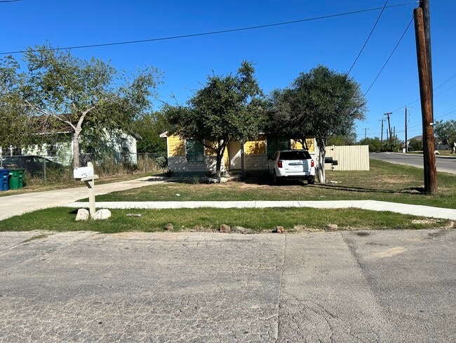 Building Photo - 7834 Shetland Dr