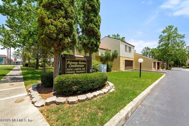 Building Photo - 5400 La Moya Ave