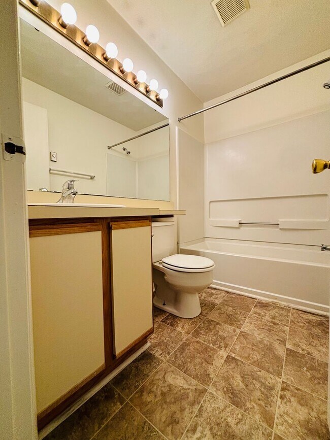 Building Photo - 503 Sunridge Dr