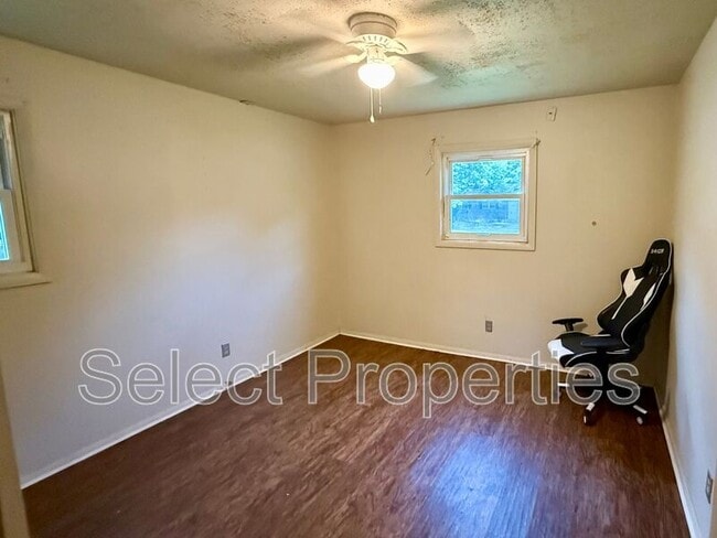 Building Photo - 3401 Fairview Dr