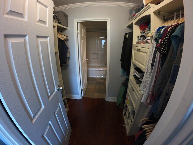 Building Photo - 1131 Stringers Ridge Rd