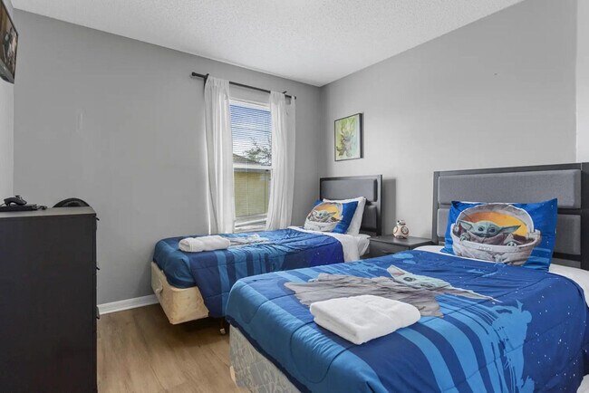 Building Photo - 8503 La Isla Dr