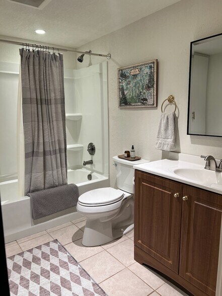 Lower level full bath - 128 Mallard Loop