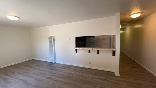 Building Photo - 1551 Highland Dr