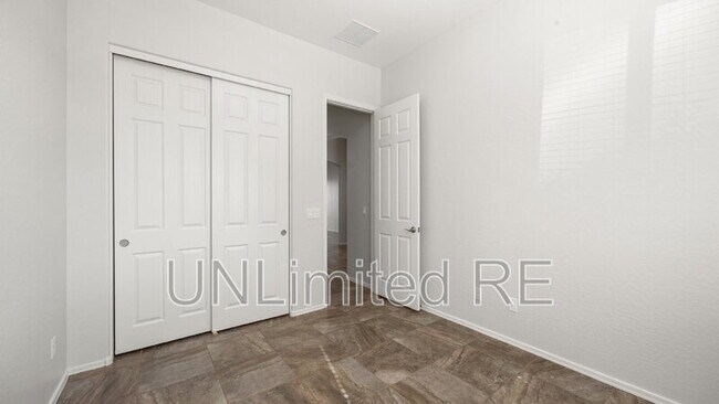 Building Photo - 6737 E Hetley Pl