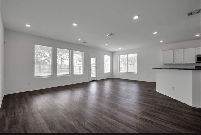 Building Photo - 19179 Pinewood Grove Trl