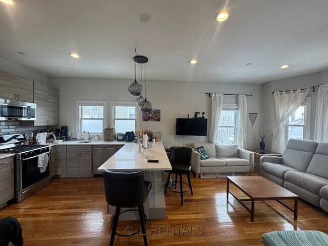 Building Photo - 9 Harding St