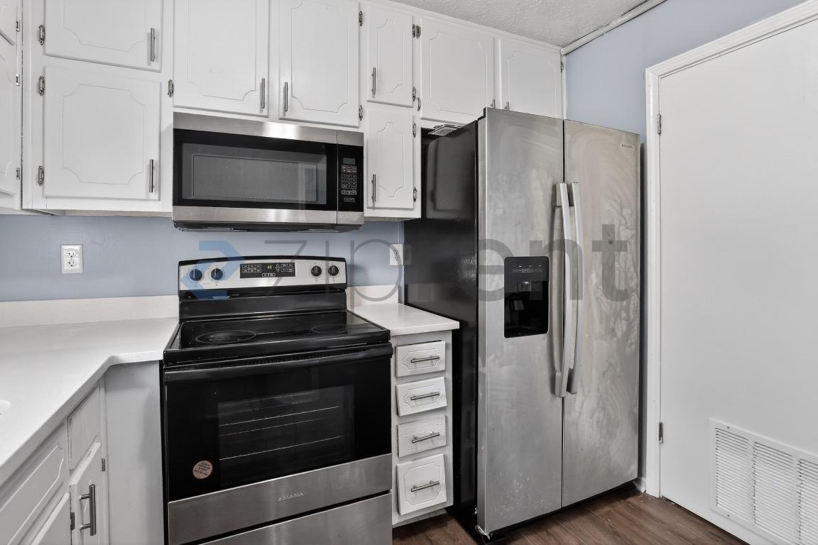 Building Photo - Unit 131