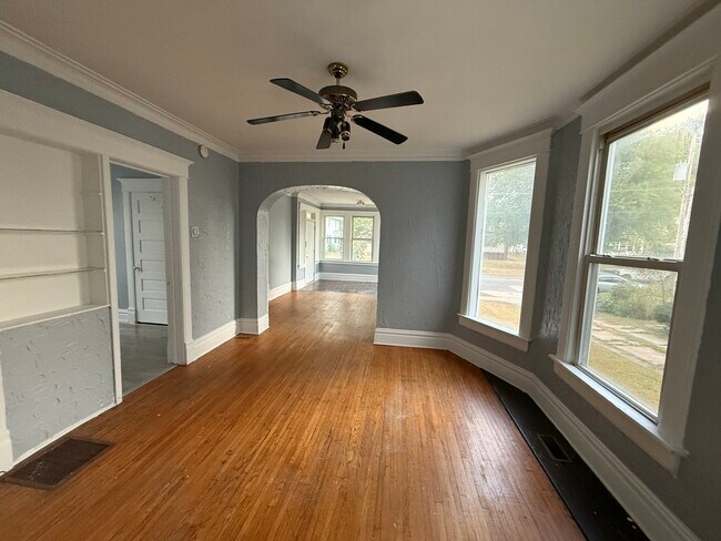 Building Photo - 2315 N Bigelow St