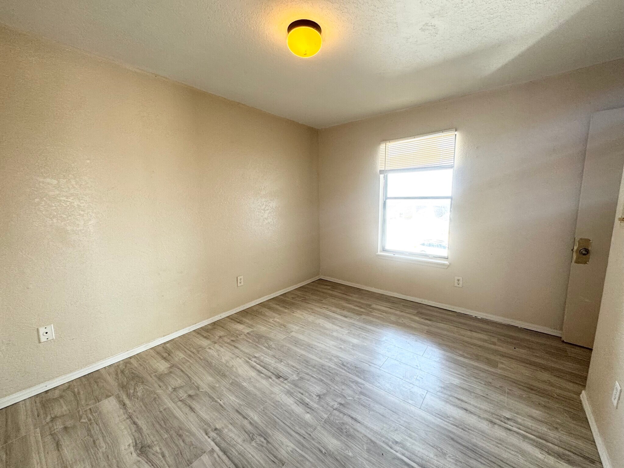 Building Photo - 401 NE 115th St