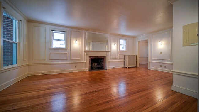 Building Photo - 412 N Carroll St