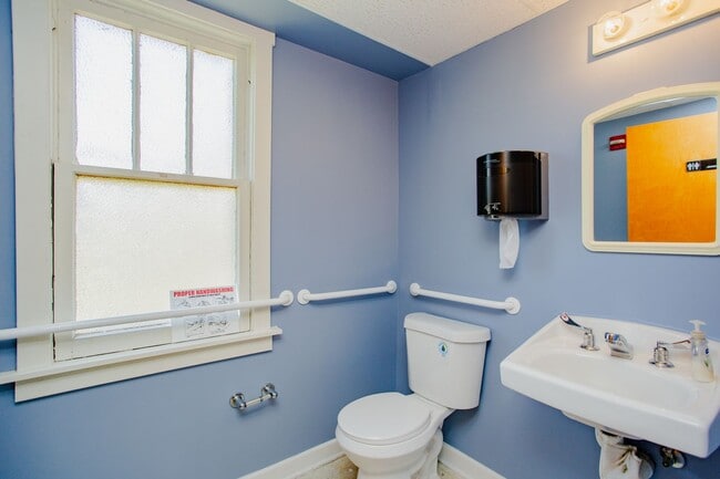 Building Photo - 1305 Oswego Rd