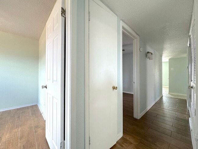 Building Photo - Northeast El Paso 4bed/3bath Refrig A/C w/...