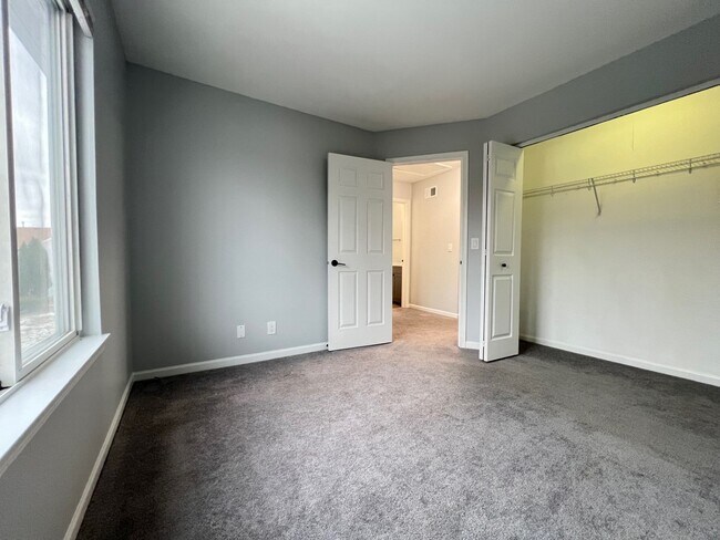 Building Photo - 22306 W Niagara Ct