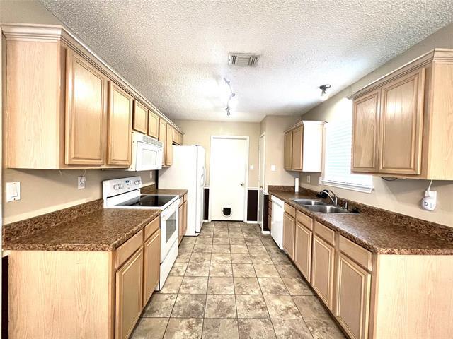 Building Photo - 4555 W Lake Highlands Dr
