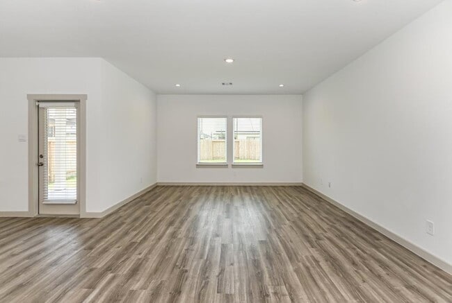 Building Photo - 7918 Brumly Ln