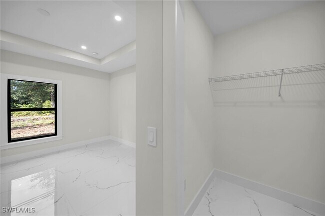Building Photo - 636 Ladd St