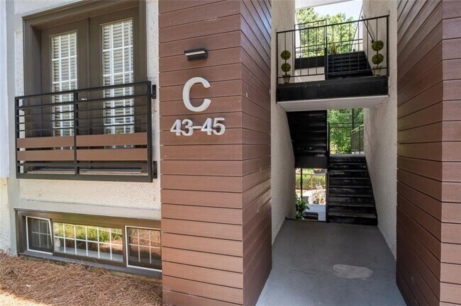 Building Photo - 1445 Monroe Dr NE